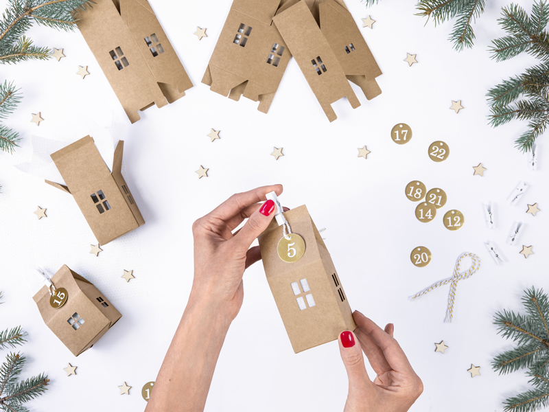 Calendario de Adviento casitas kraft